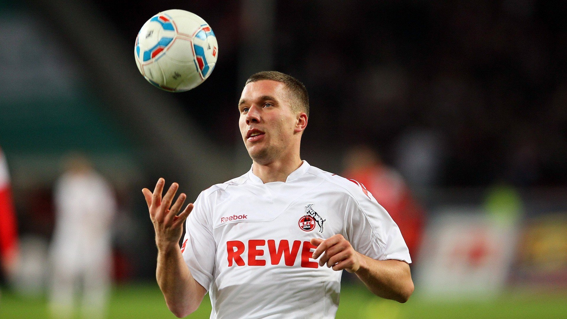 10轮不胜下课!57岁熟门帅赋闲,国足该捡漏吗?,国足最帅门将